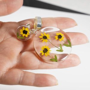 Captured Nature in Resin – Sunflower Pendant and Earrings Set