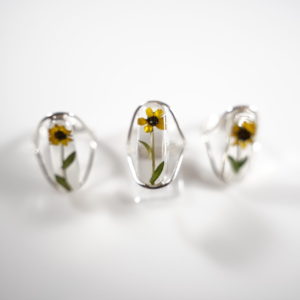 Captured Nature in Resin – Nature Ring Medium Oval with Sunflowers Adjustable Size