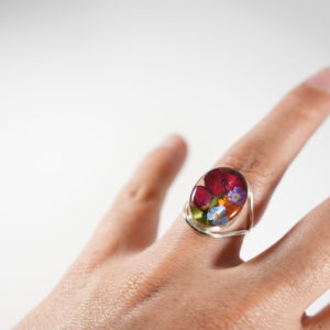 Captured Nature in Resin – Nature Ring Small Oval with Assorted Flowers Adjustable Size