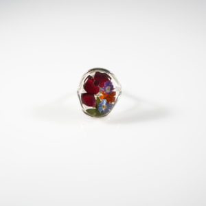 Captured Nature in Resin – Nature Ring Small Oval with Assorted Flowers Adjustable Size