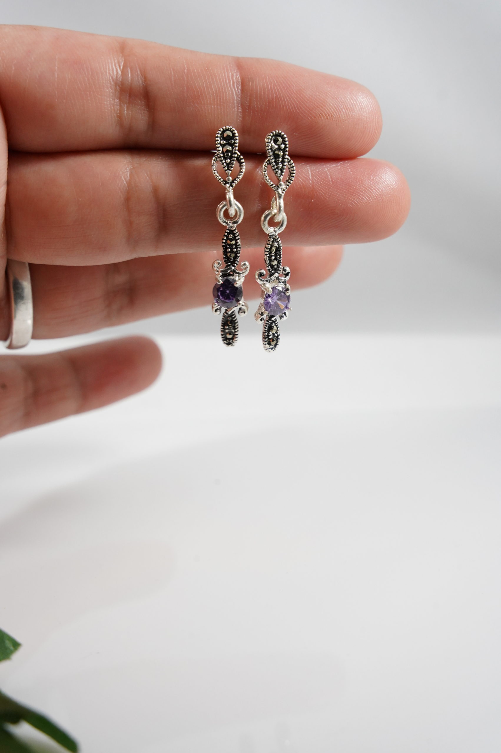 Silver tone purple-white square stone earrings dj-44840 – dreamjwell
